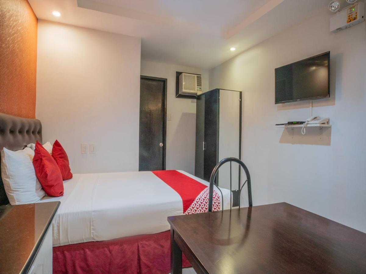 Oyo 697 Obrero Suites Davao City Esterno foto