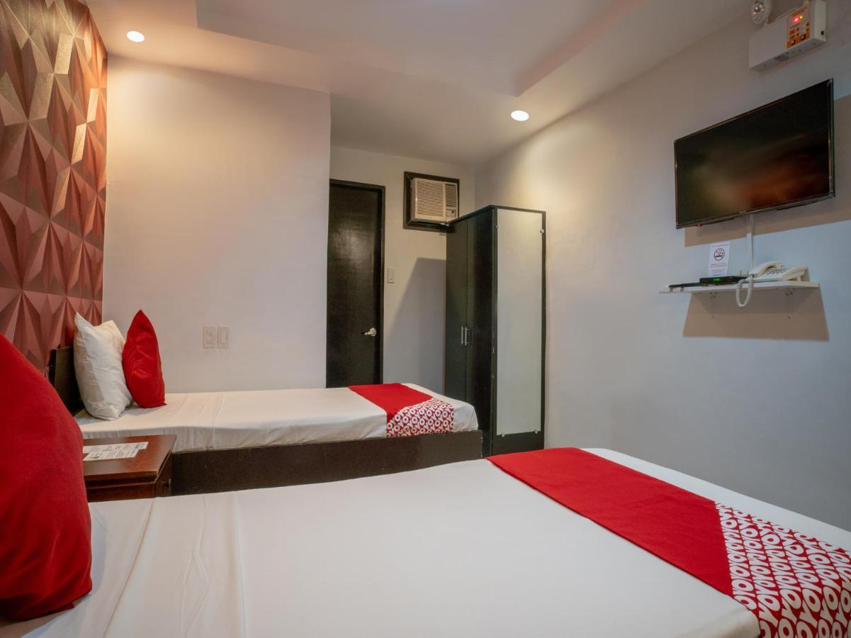 Oyo 697 Obrero Suites Davao City Esterno foto
