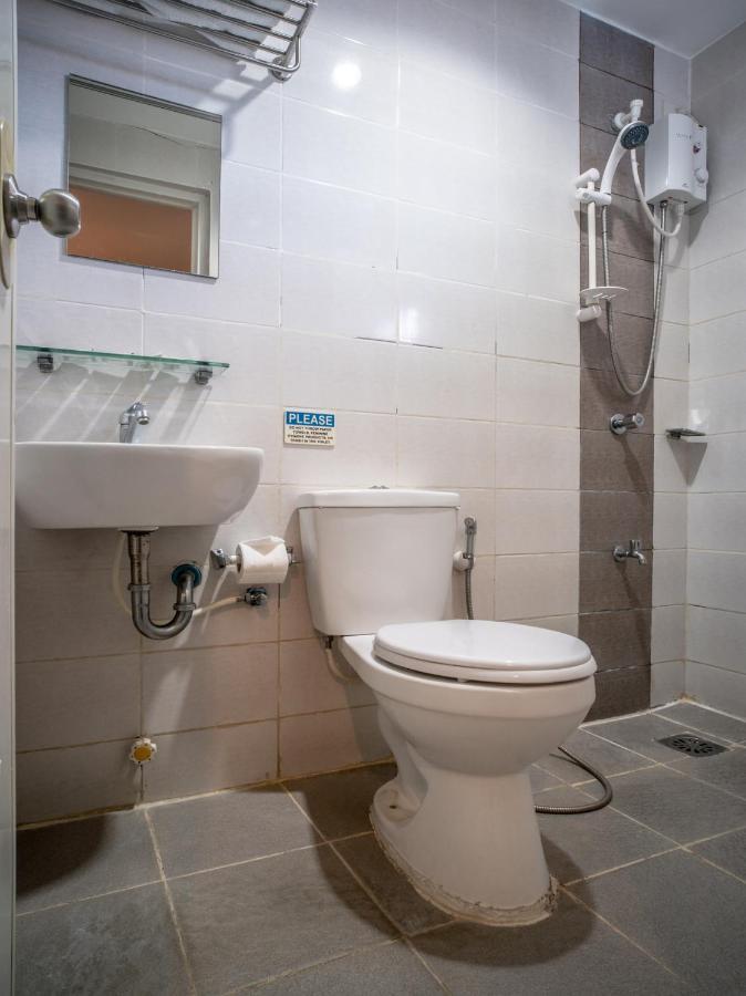Oyo 697 Obrero Suites Davao City Esterno foto