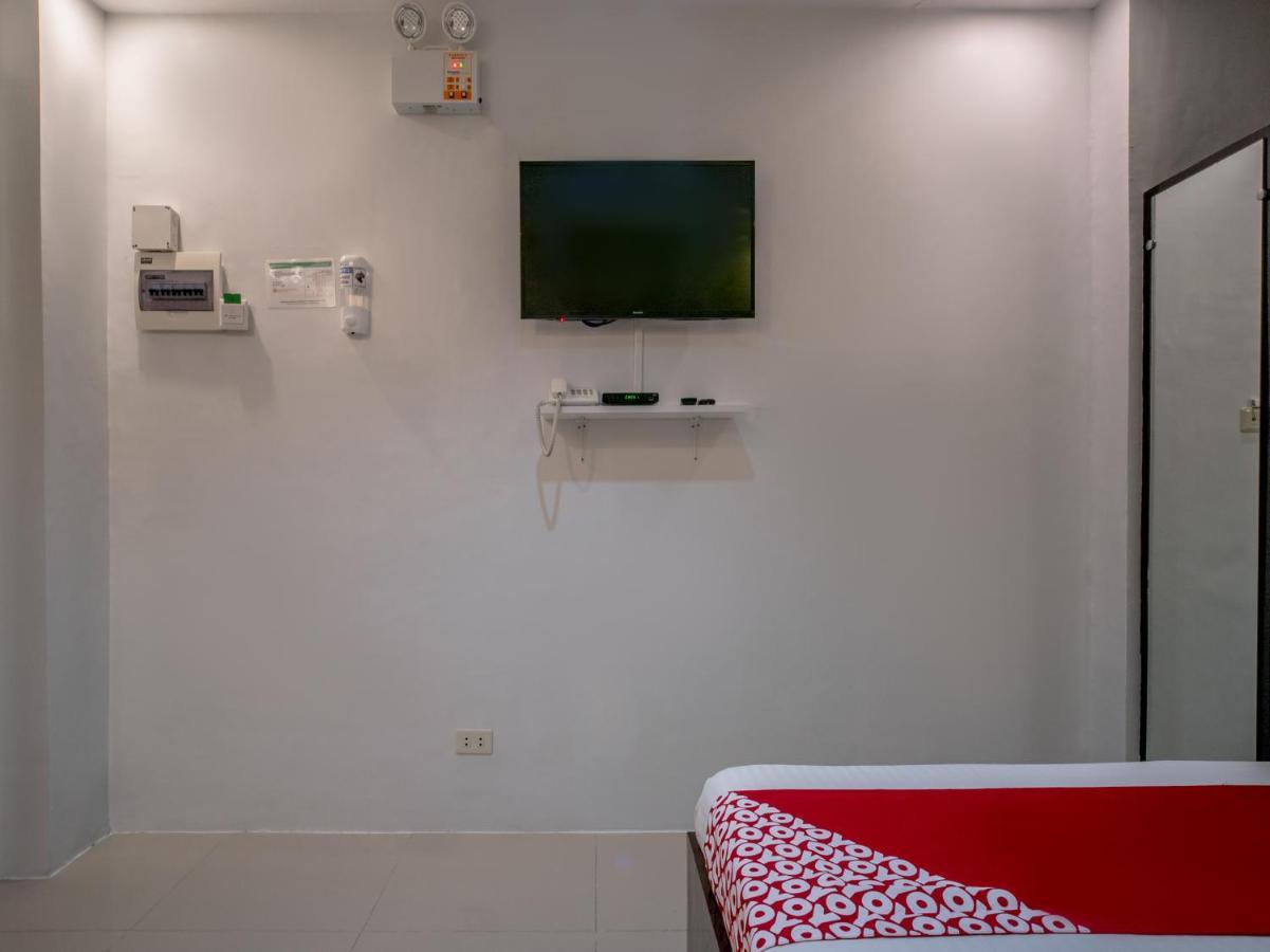 Oyo 697 Obrero Suites Davao City Esterno foto