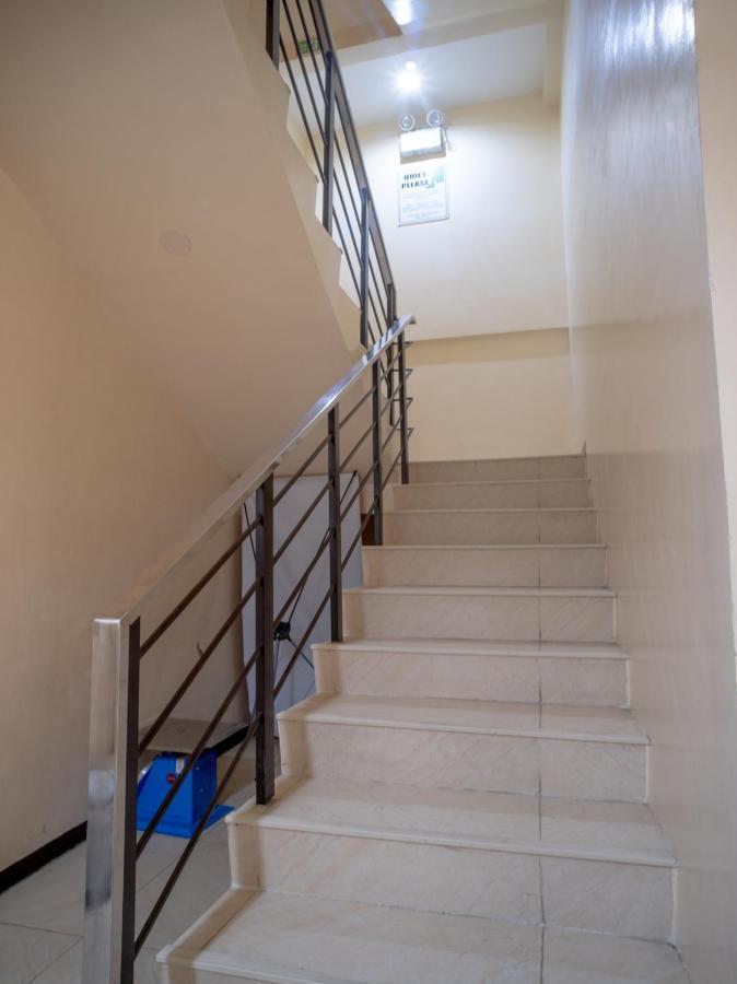 Oyo 697 Obrero Suites Davao City Esterno foto