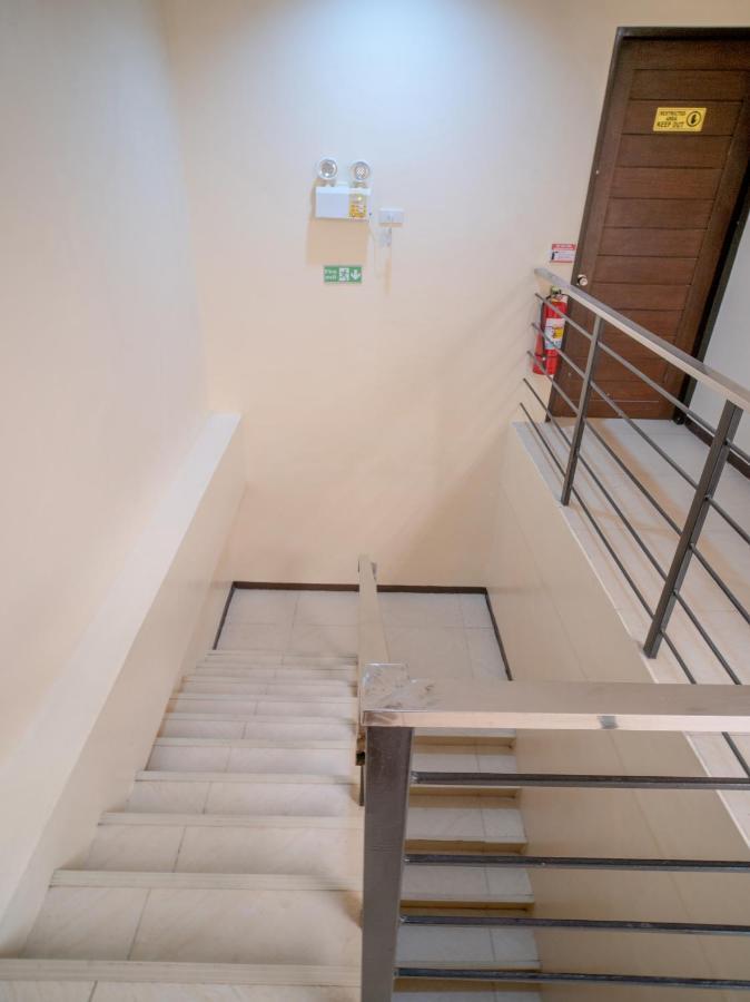 Oyo 697 Obrero Suites Davao City Esterno foto