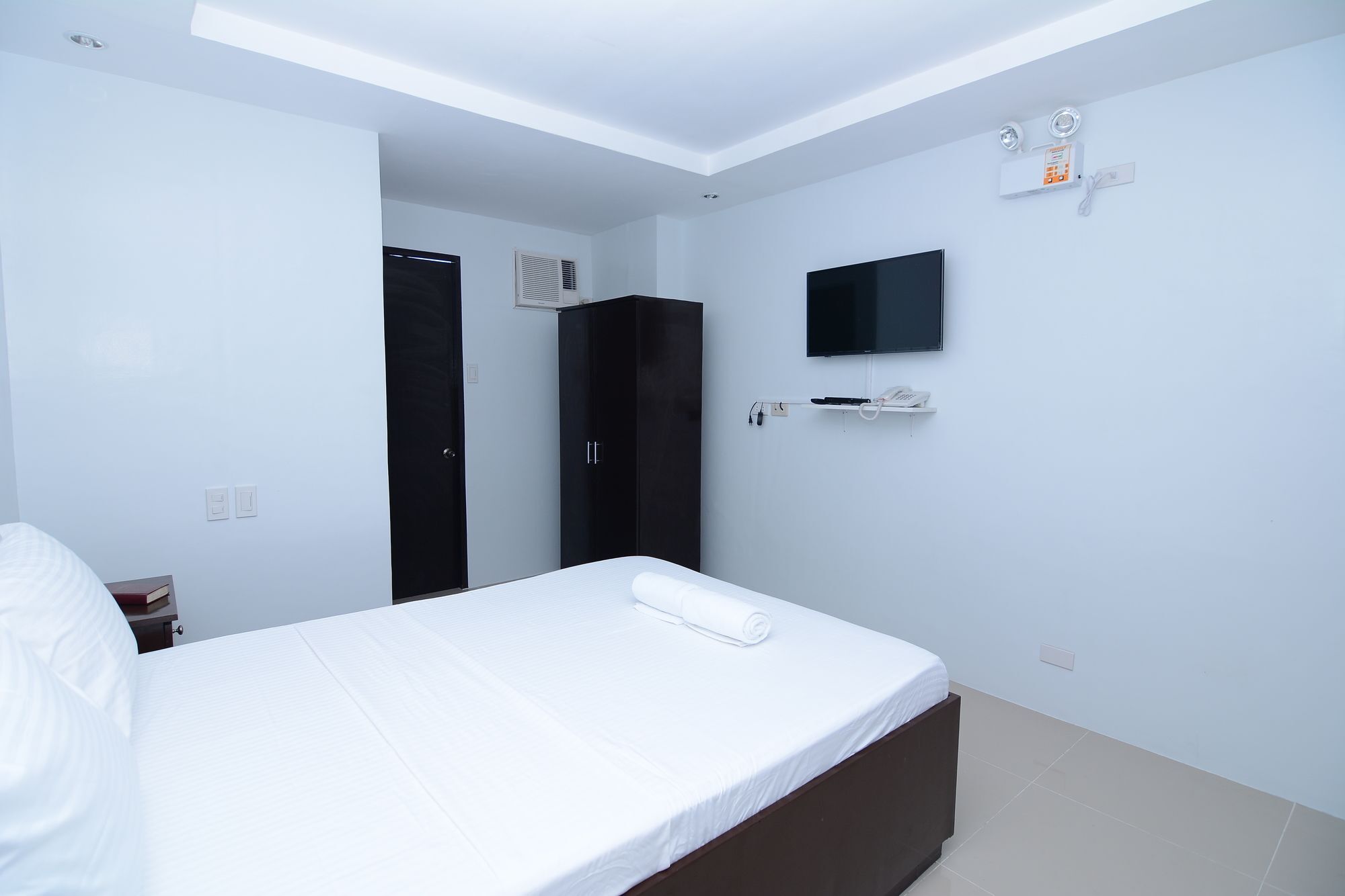 Oyo 697 Obrero Suites Davao City Esterno foto